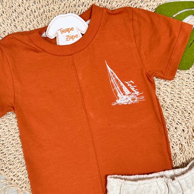 Conj. Camiseta Barco Bordado e Bermuda em Linho - Ferrugem e Areia